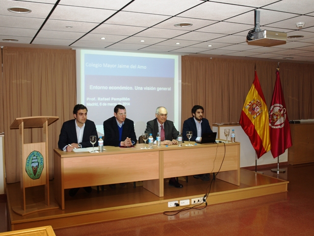 Conferencia: D. Rafael Pampillón.