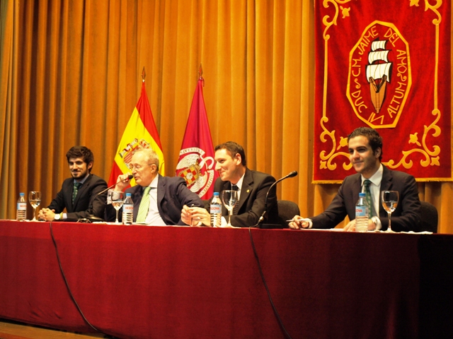 Conferencia: D. Fernando García de Cortázar