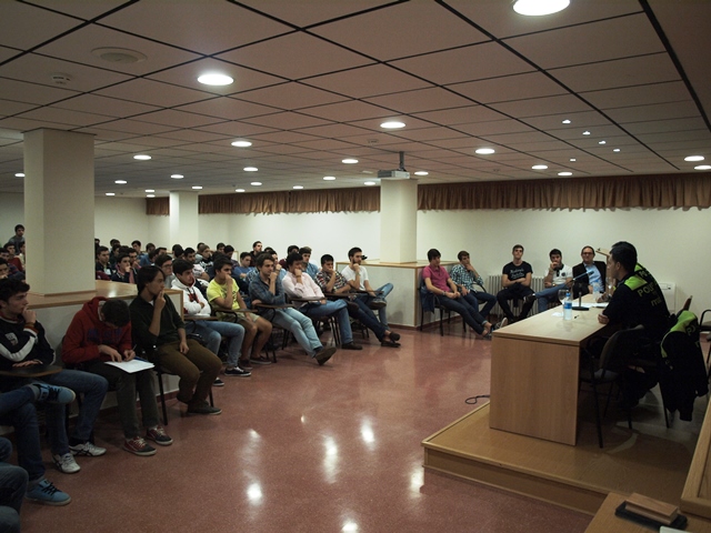 Conferencia sobre novatadas