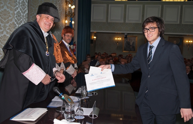 Premio a la Excelencia Académica.