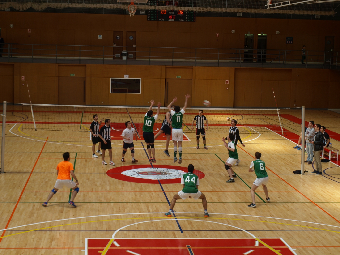 Plata en Baloncesto y Voley
