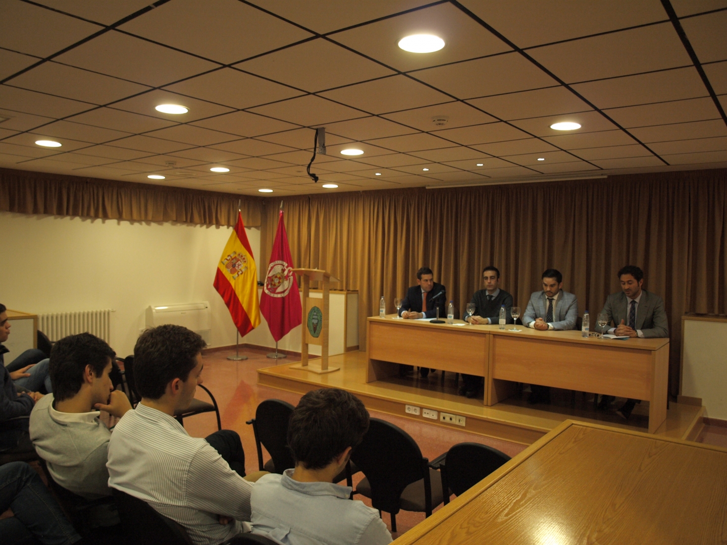 Mesa Redonda: «La vida del opositor»