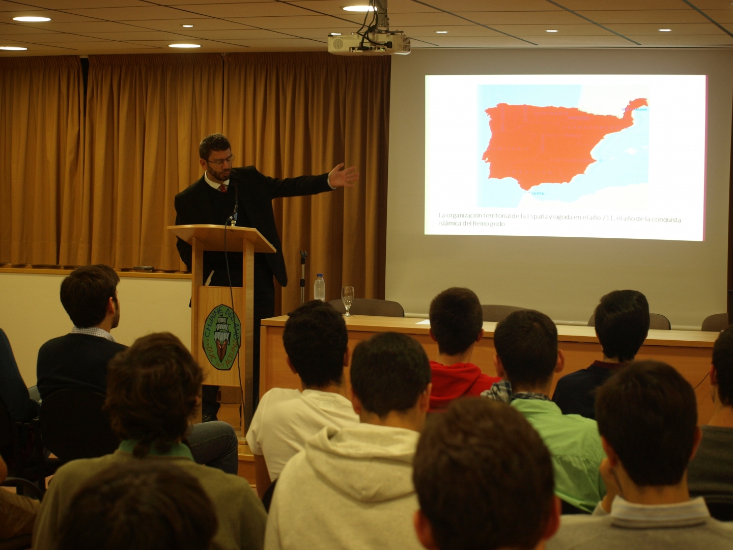 Conferencia del historiador Alejandro Rodríguez de  la Peña