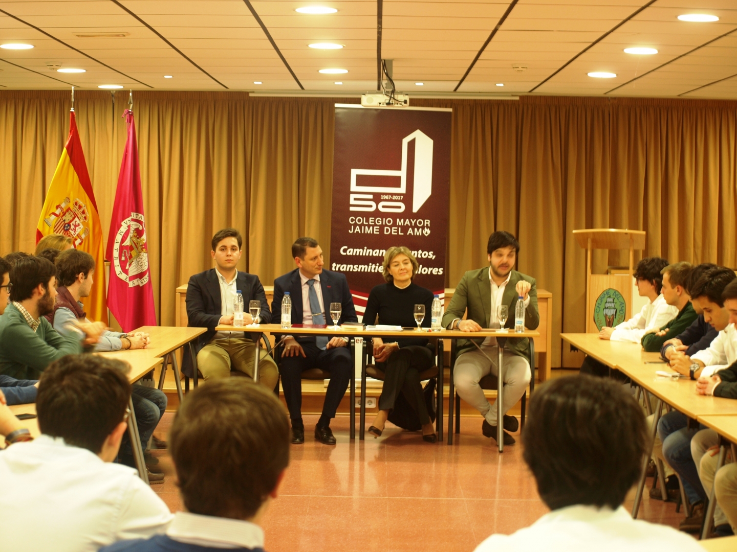 Encuentro con Dª Isabel García Tejerina