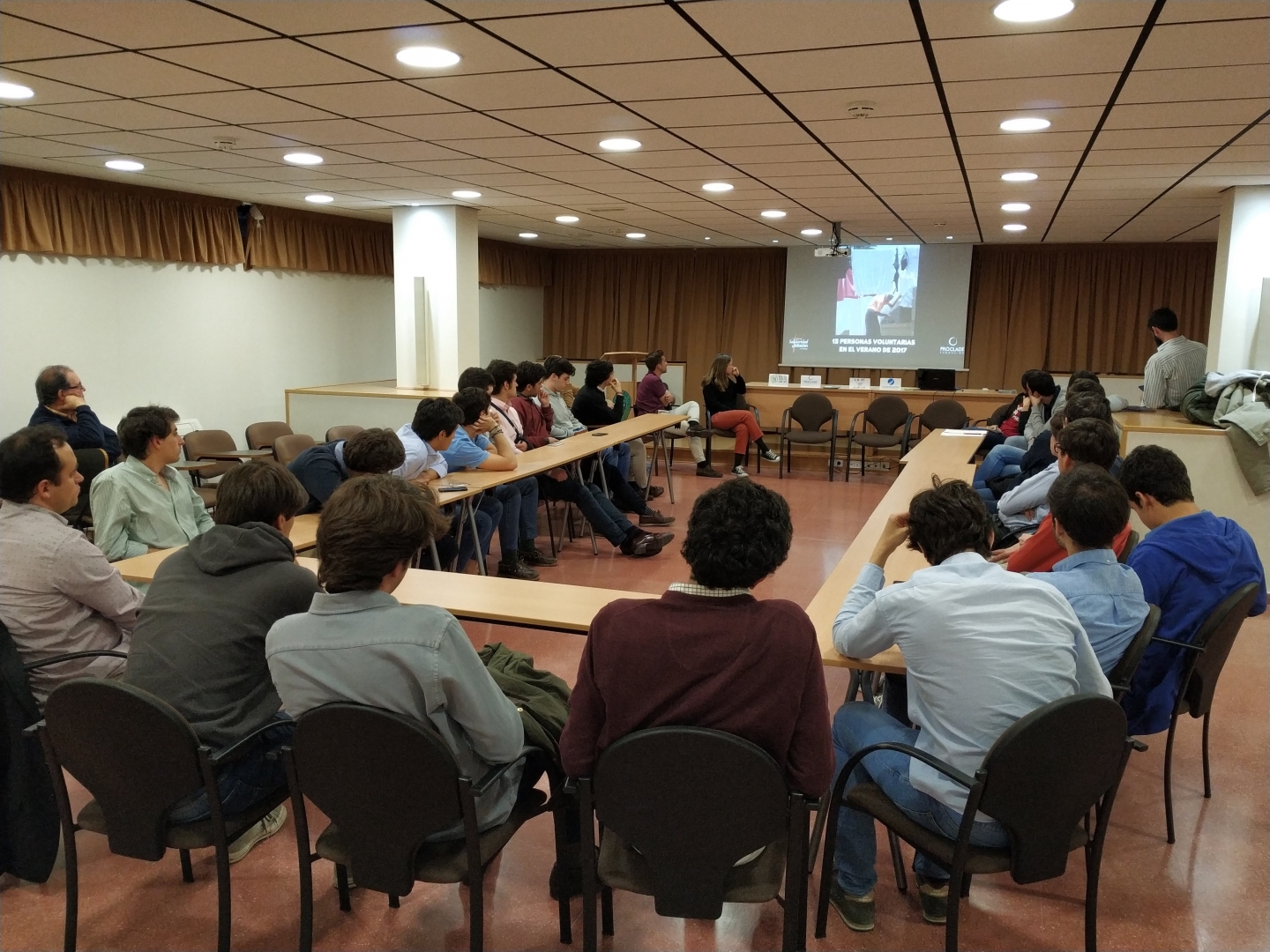 Mesa Redonda Voluntariado Internacional