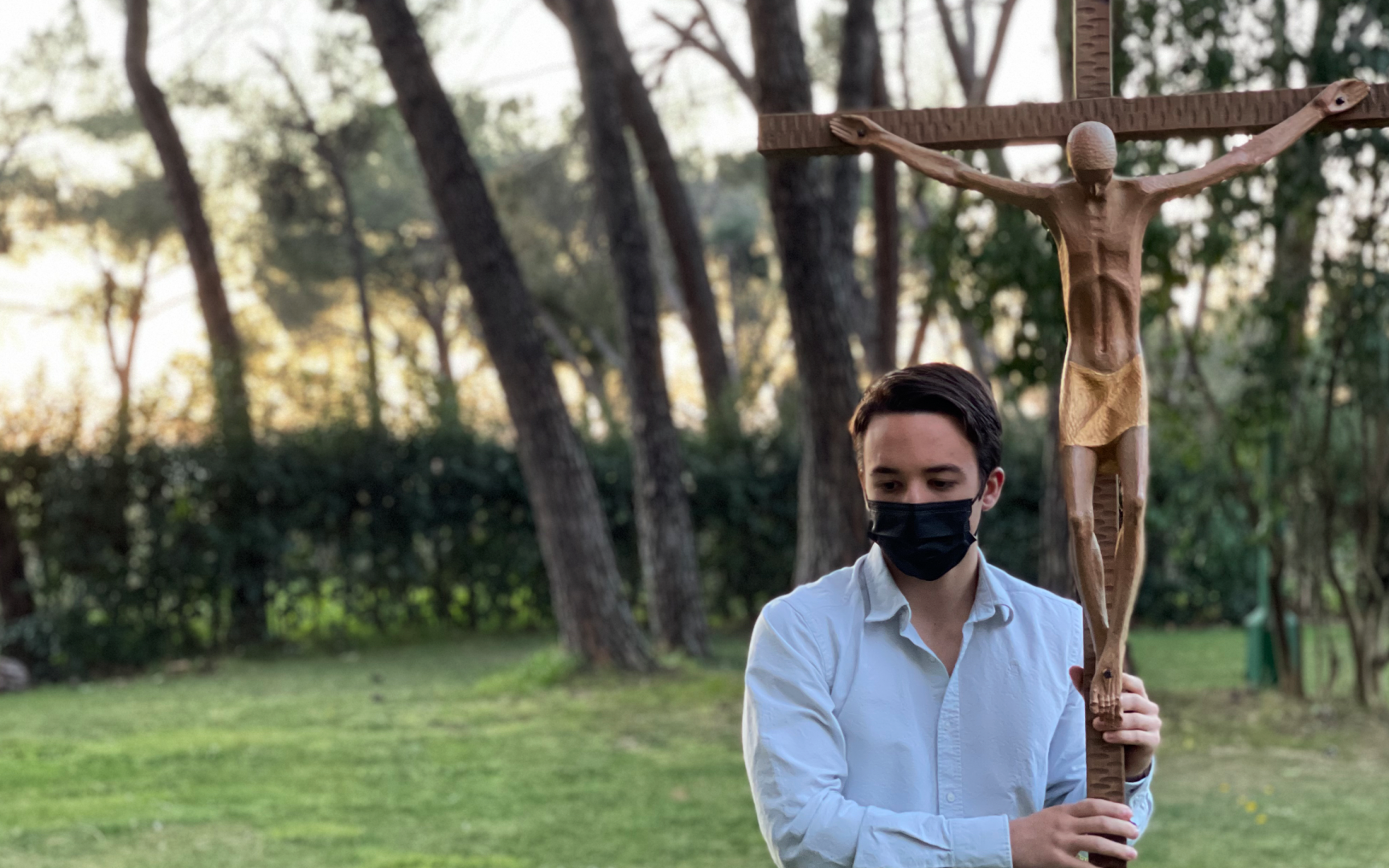 Rezo del Vía Crucis en el Jaime del Amo