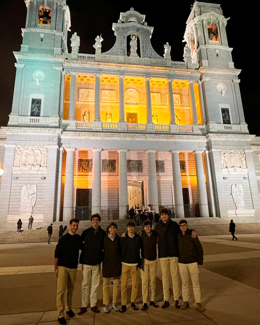 Vía Crucis en la catedral de la Almudena