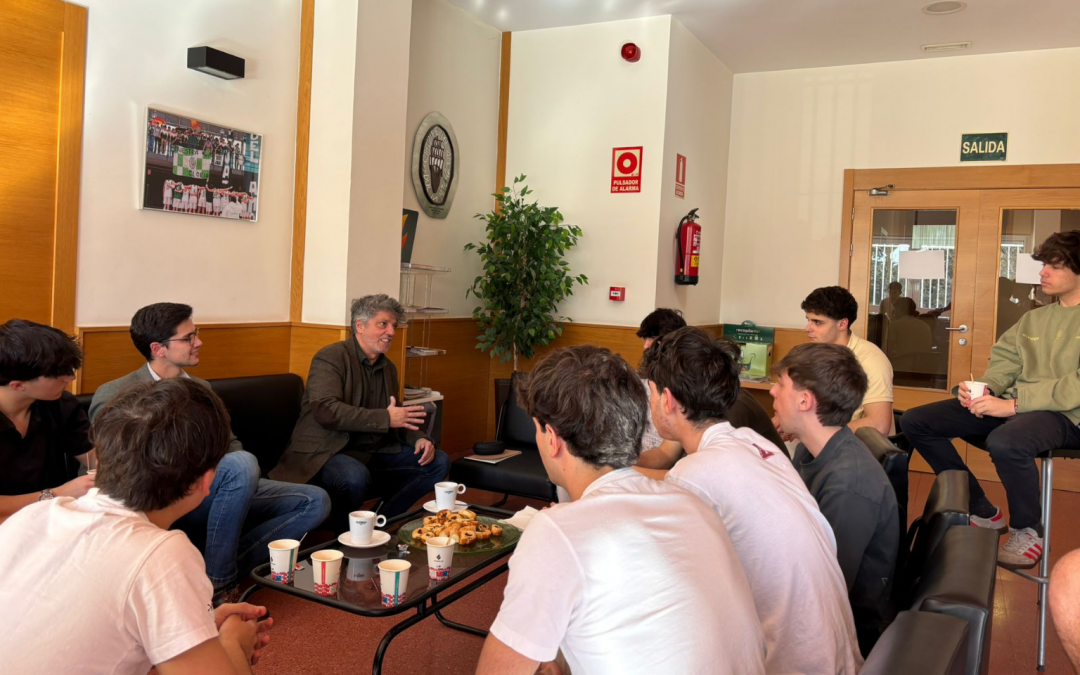 Café con… Opinión crítica. Con Gabriel Gil